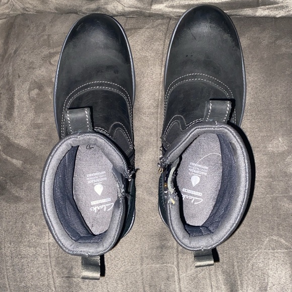 Ventige zip in black/ grey Clark’s. Size 7 1/2 mens. - Picture 5 of 7